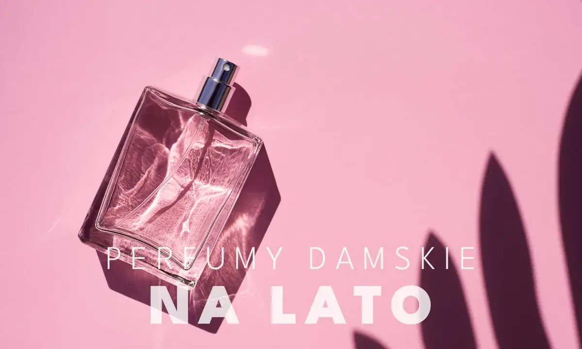 Szklana buteleczka perfum na różowym tle, z tekstem "PERFUMY DAMSKIE NA LATO". Idealne na lato, te najbardziej trwałe perfumy damskie zachwycą Cię świeżością.