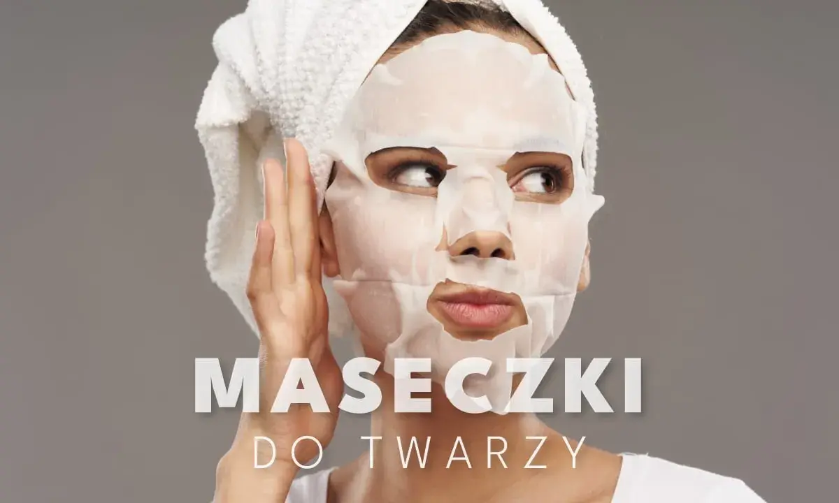 Kobieta z ręcznikiem na głowie stosuje najlepszą maskę nawilżającą do twarzy. Tekst: "MASECZKI DO TWARZY".