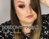 Kobieta z wyrazistym makijażem oka w odcieniu burgundowym. Tekst "BORDOWY MAKIJAŻ krok po kroku" sugeruje tutorial.