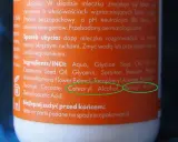 Składniki INCI: Aqua, Glycine Soja Oil, Ricinus Communis Seed Oil, Glycerin, Sorbitan Stearate, Arnica Montana Flower Extract, Tocopheryl Acetate, Panthenol, Sucrose Cocoate, Cetearyl Alcohol, Benzyl Alcohol, Dehydroacetic Acid.