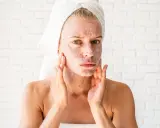 Vianek Rewitalizująca Maseczka-Peeling: Sekret promiennej cery?