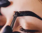 Co to henna? Poznaj jej sekrety, rodzaje i bezpieczne użycie.