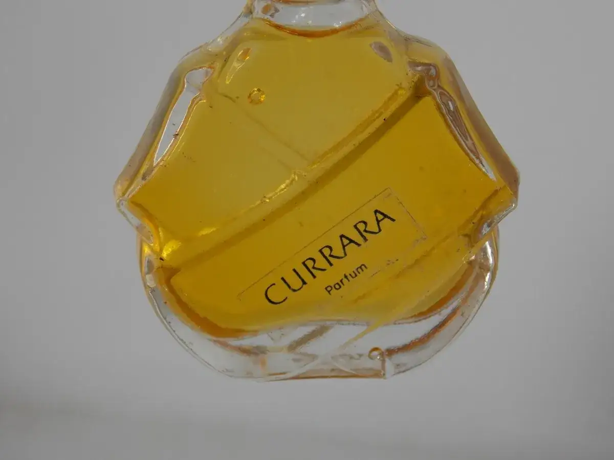 Perfumy Currara w flakonie. Szukasz informacji o perfumy currara rossmann cena?